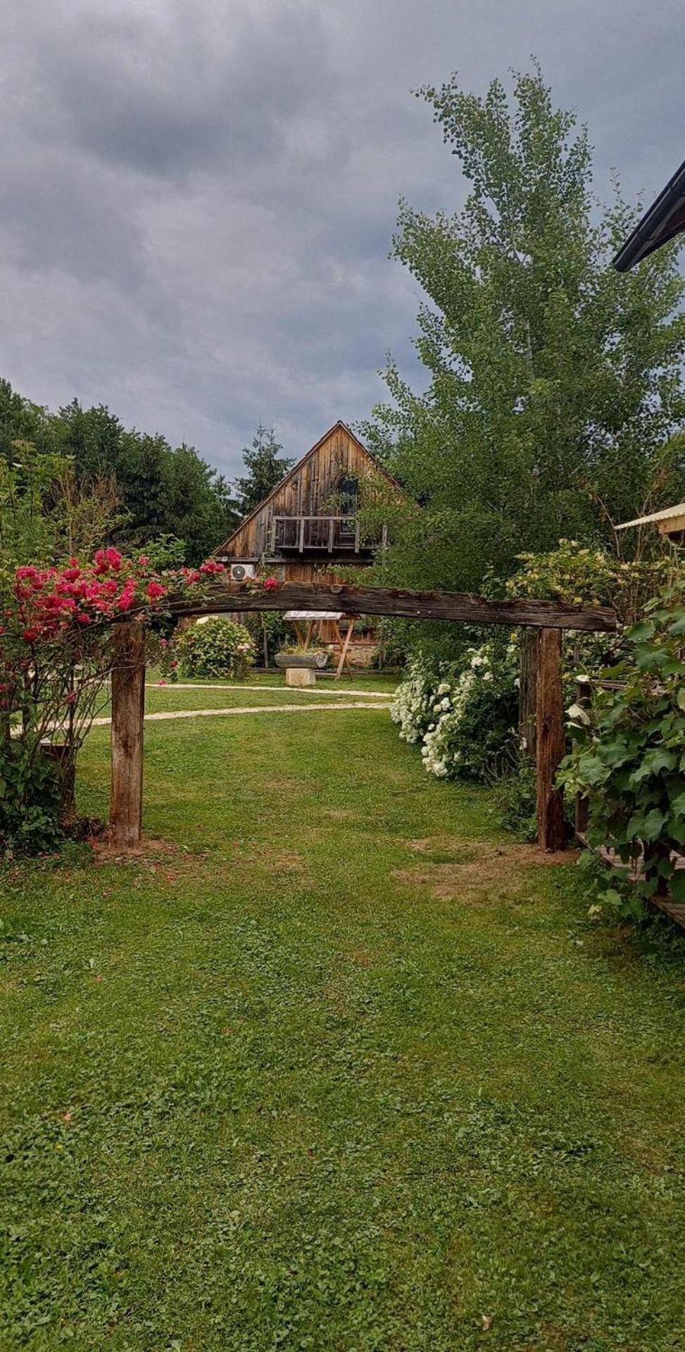 Edenski Vrt Ivancna Gorica Exteriér fotografie